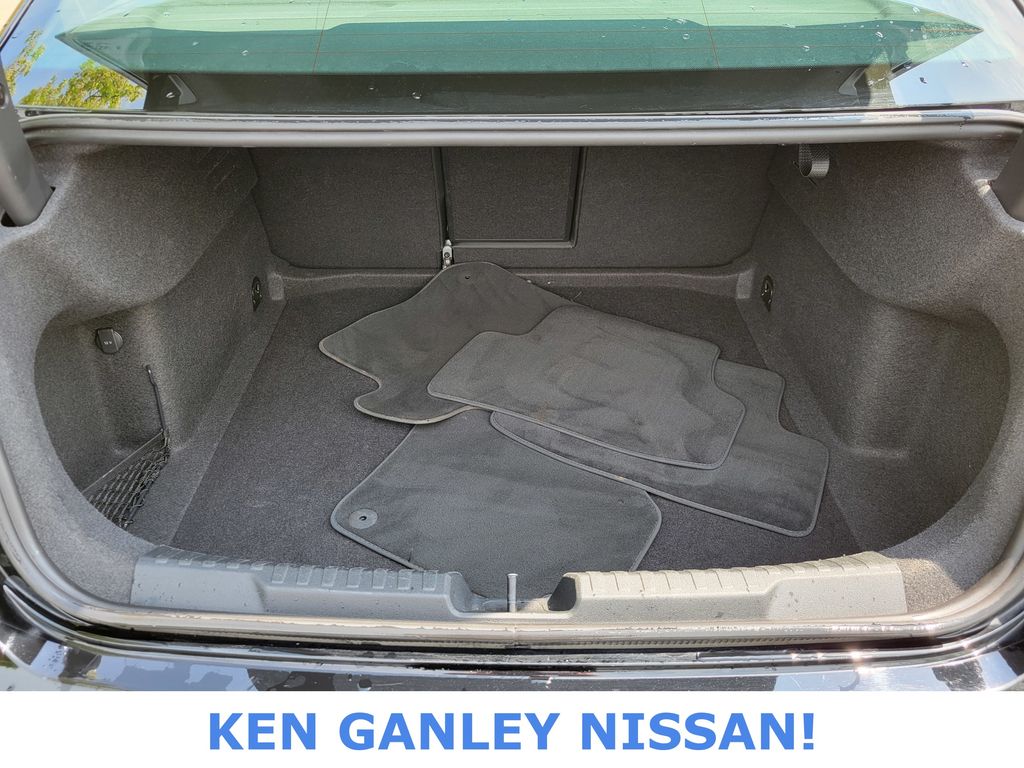 Vehicle image 43 of 52