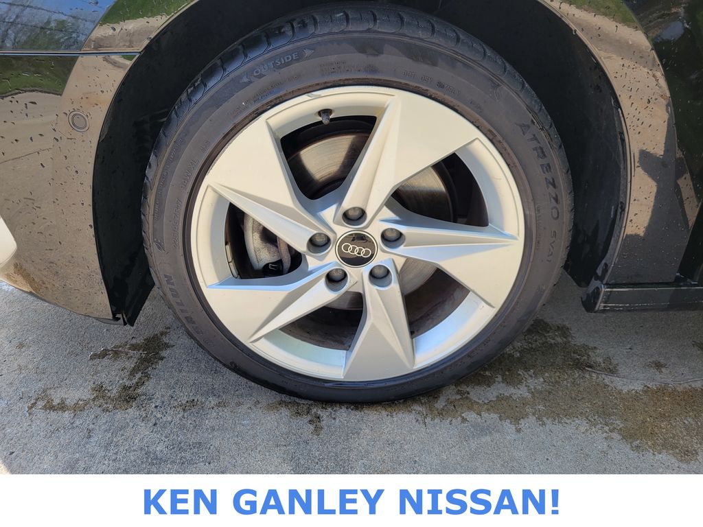 Vehicle image 18 of 52