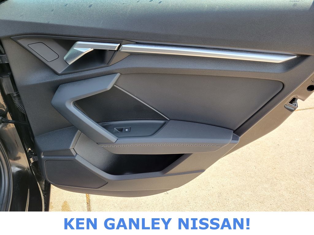 Vehicle image 48 of 52