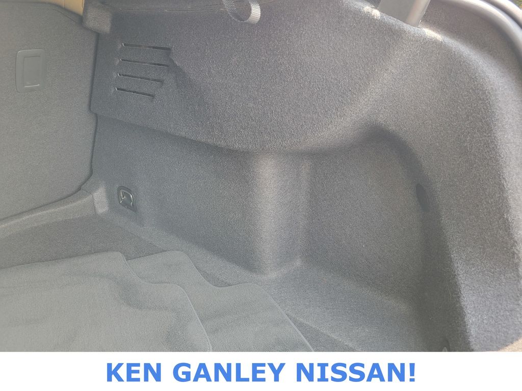 Vehicle image 45 of 52