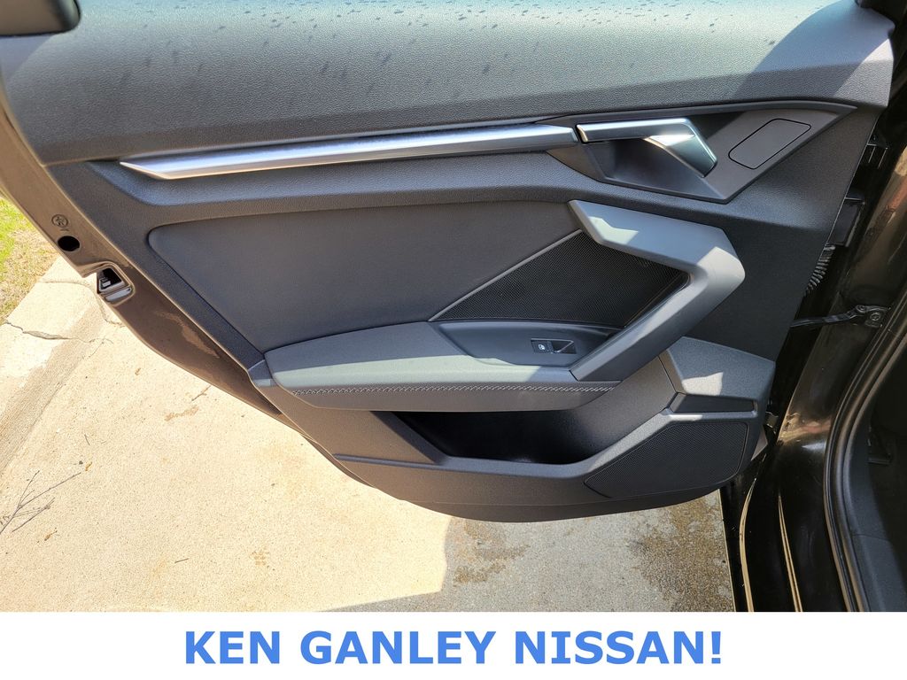 Vehicle image 42 of 52