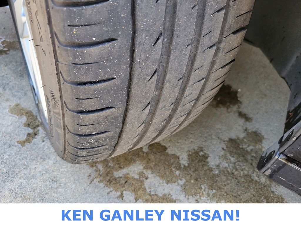Vehicle image 19 of 52