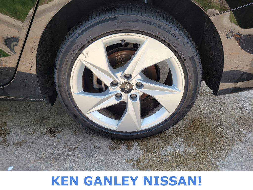 Vehicle image 20 of 52