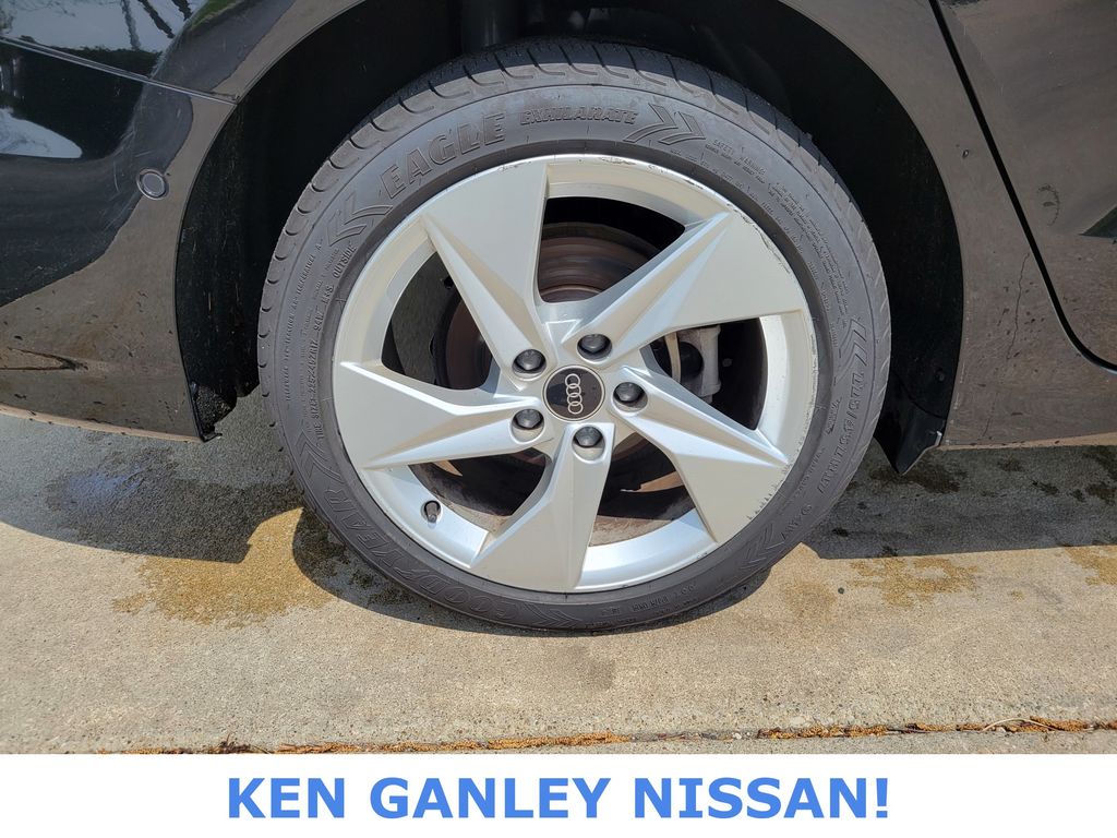 Vehicle image 21 of 52