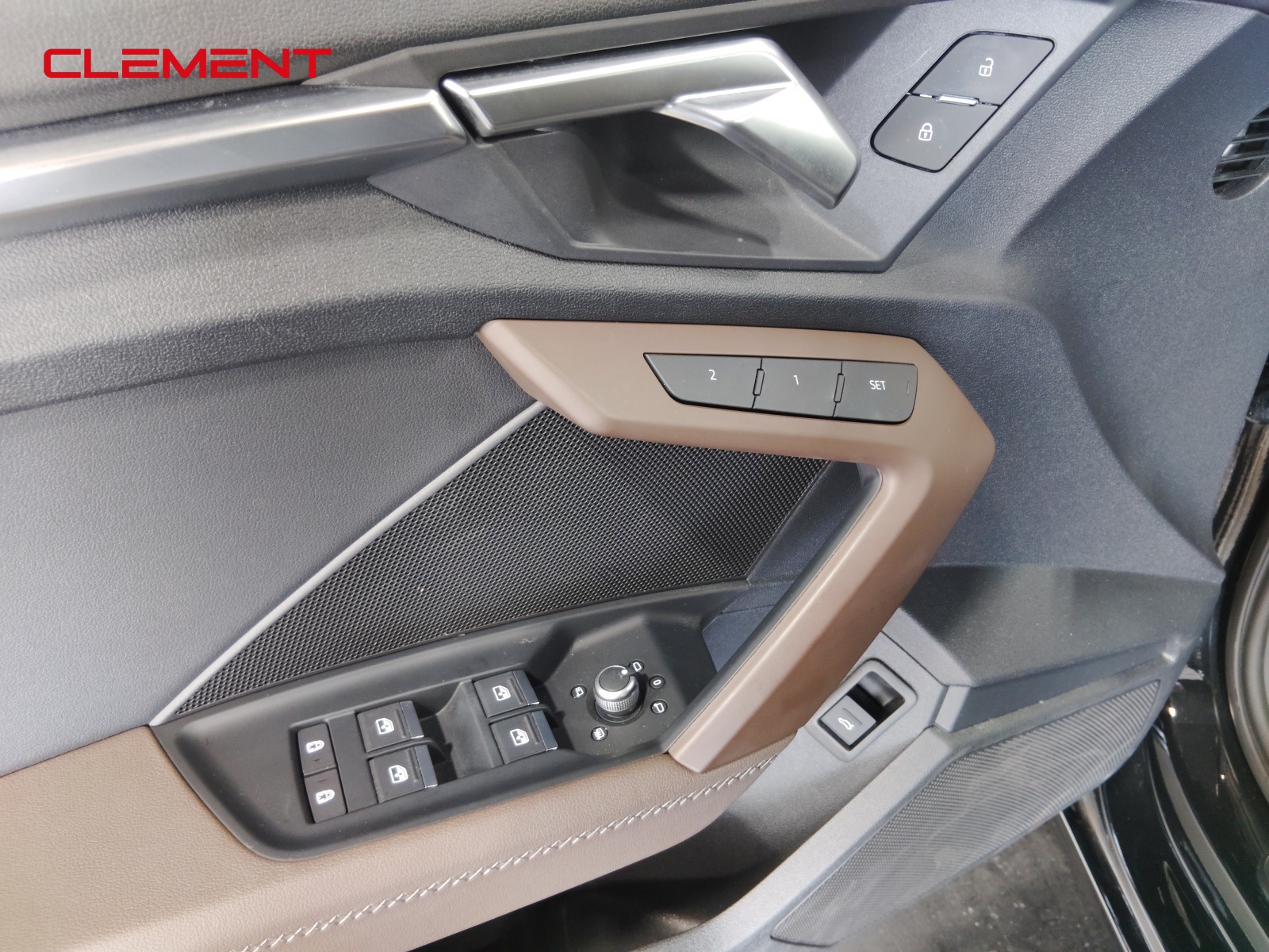 Vehicle image 25 of 59
