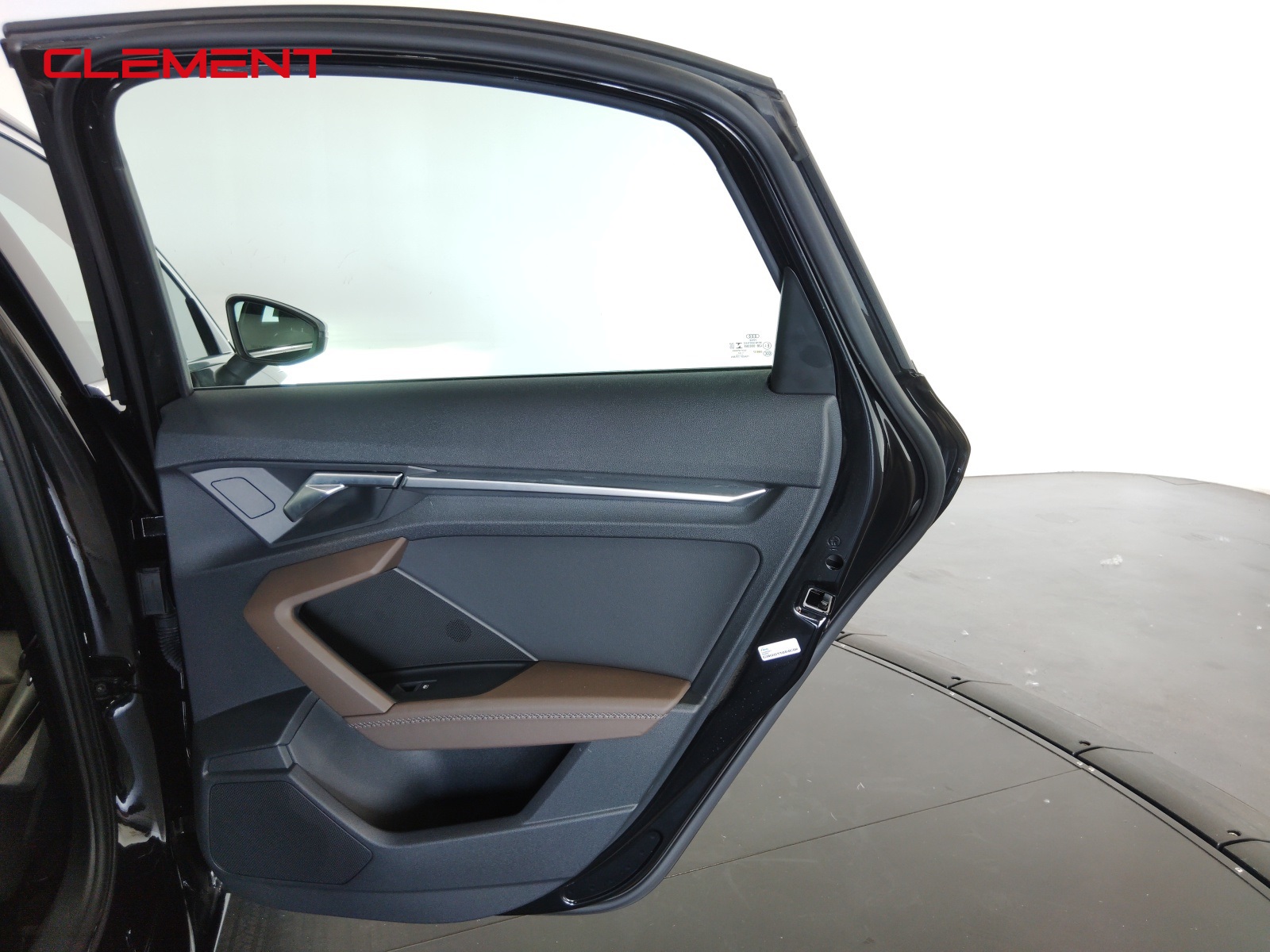 Vehicle image 36 of 59