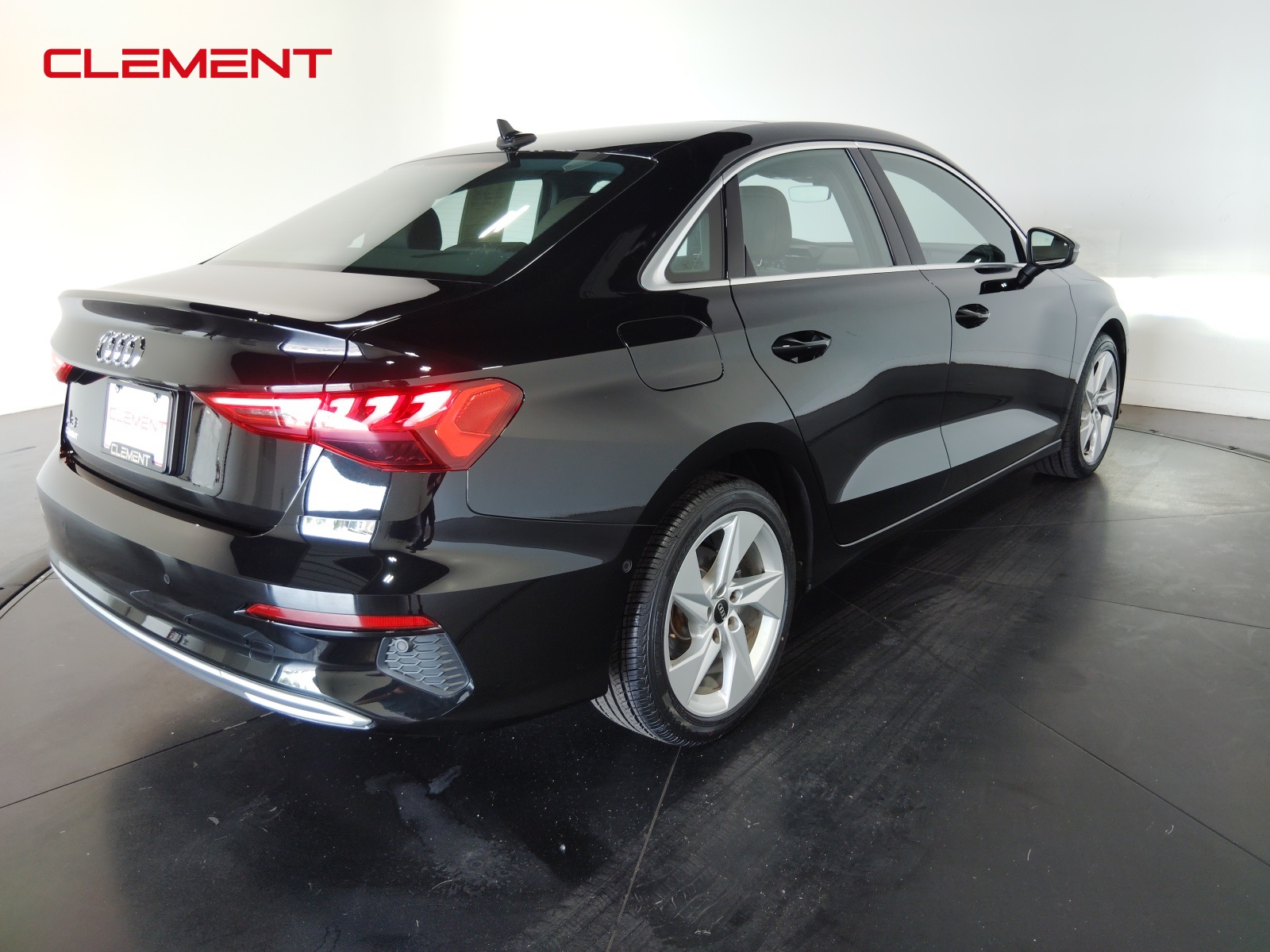 Vehicle image 4 of 59