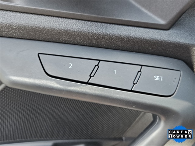 Vehicle image 29 of 42