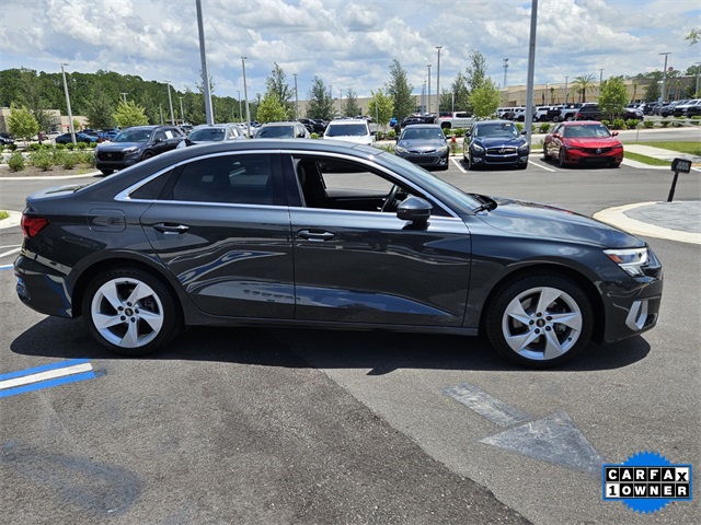 Vehicle image 8 of 42