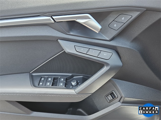 Vehicle image 28 of 42