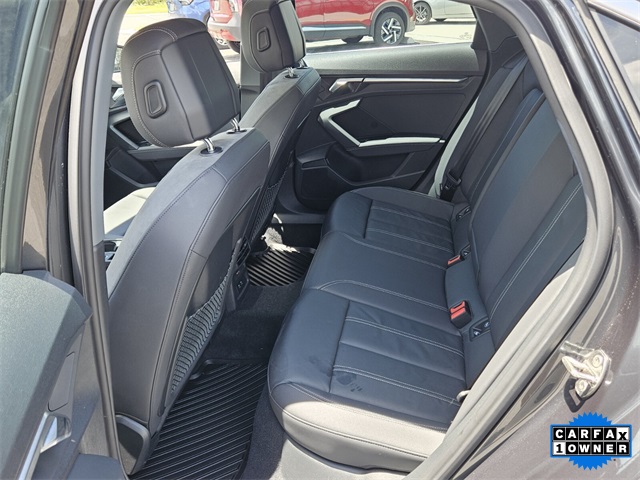Vehicle image 18 of 42