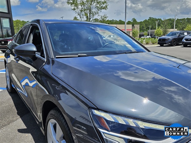 Vehicle image 37 of 42