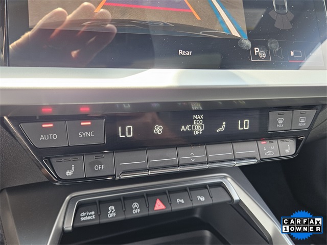 Vehicle image 27 of 42