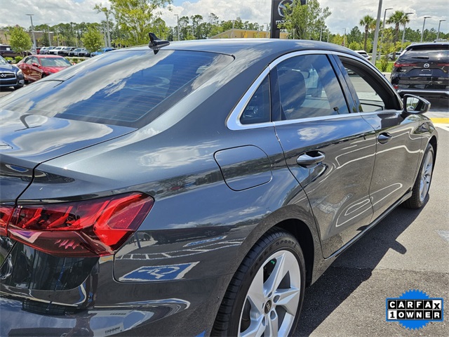 Vehicle image 10 of 42