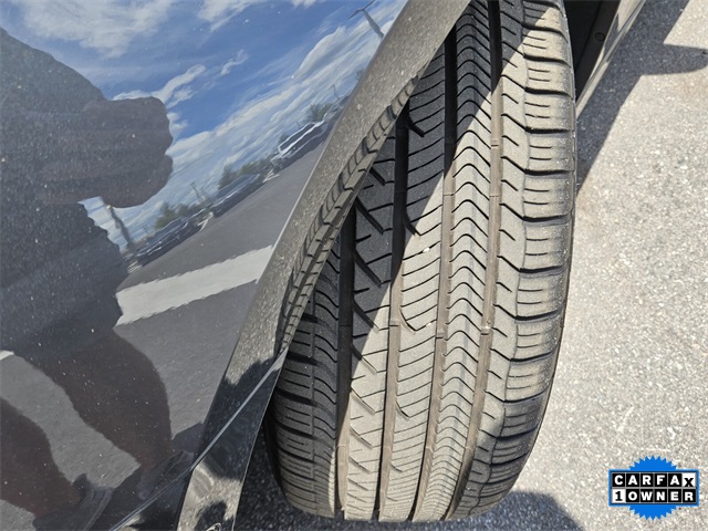 Vehicle image 40 of 42