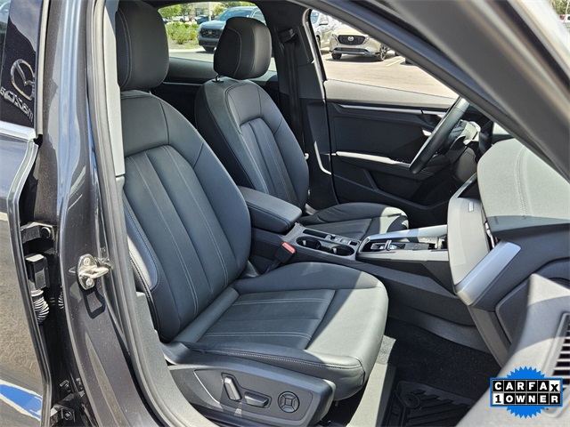 Vehicle image 17 of 42