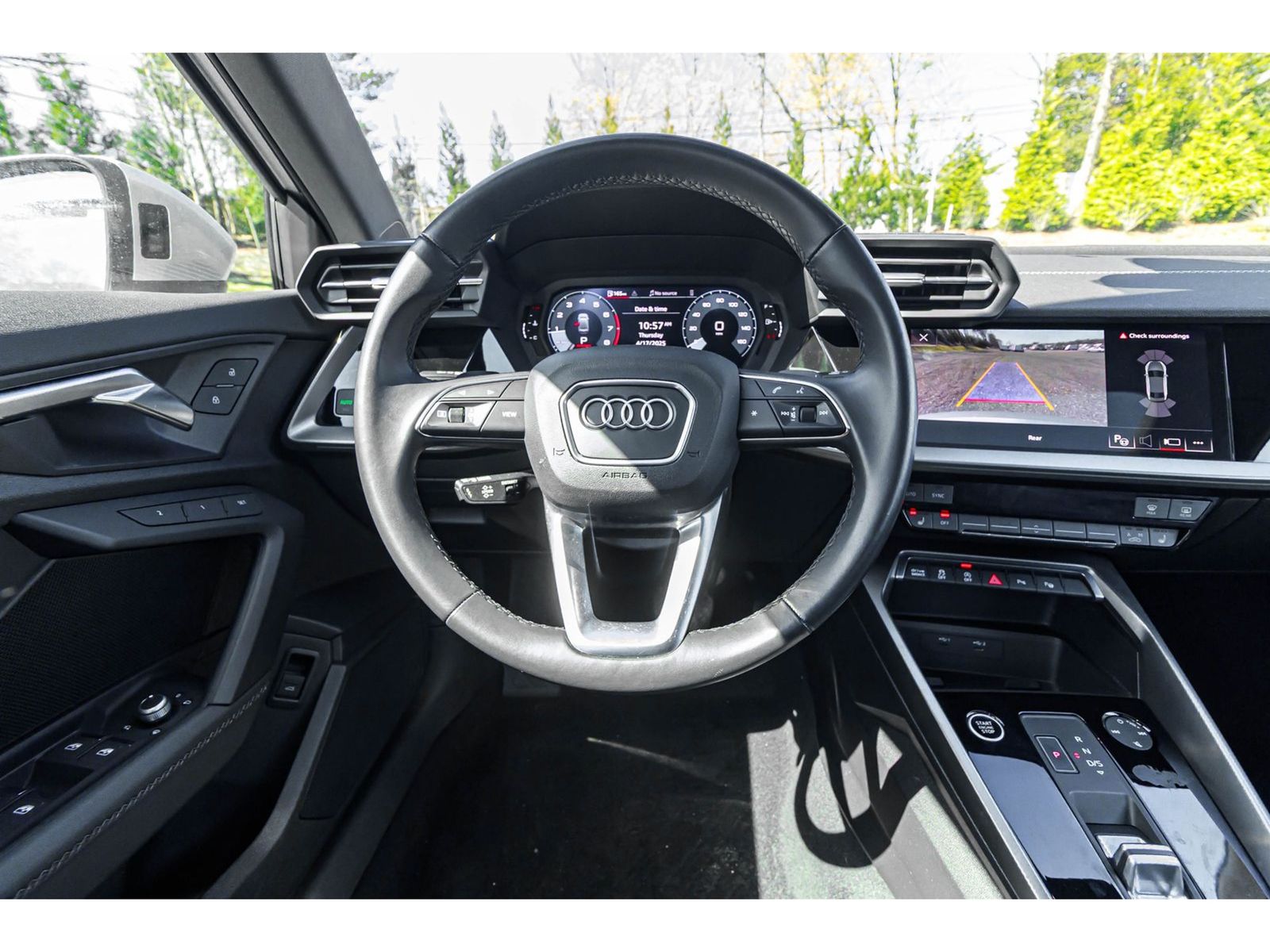 Vehicle image 21 of 25