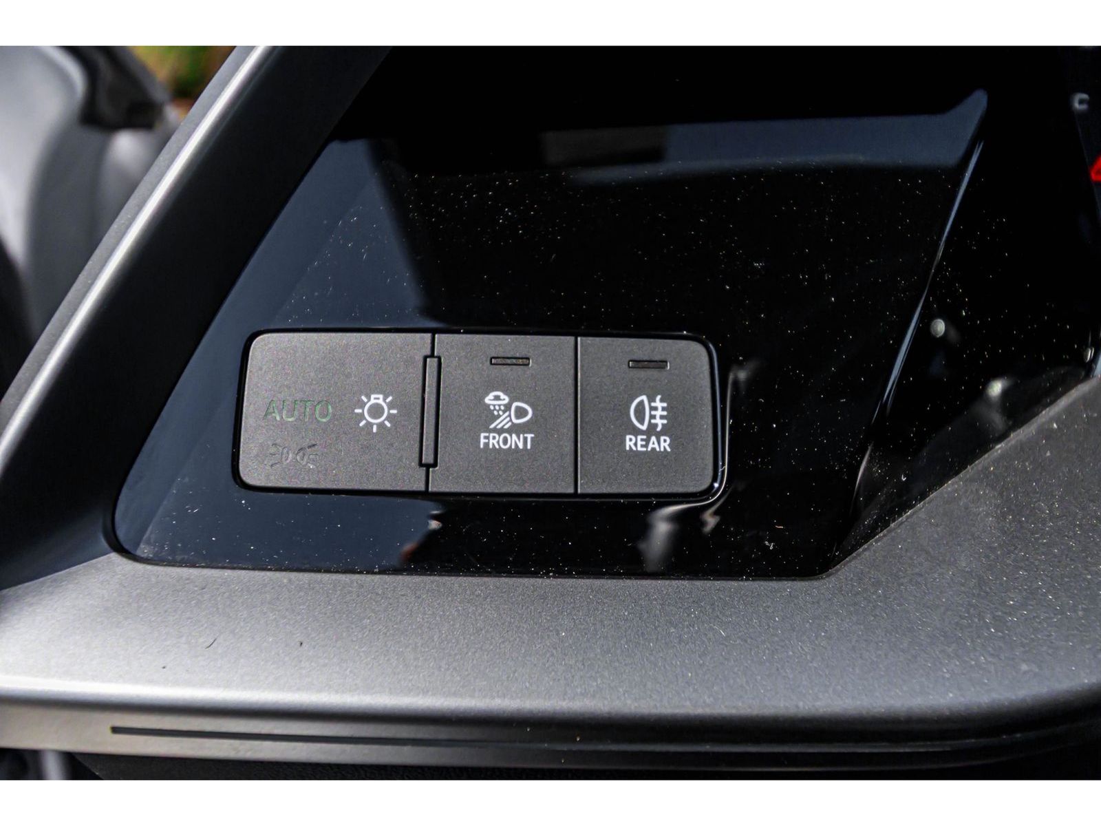 Vehicle image 23 of 25