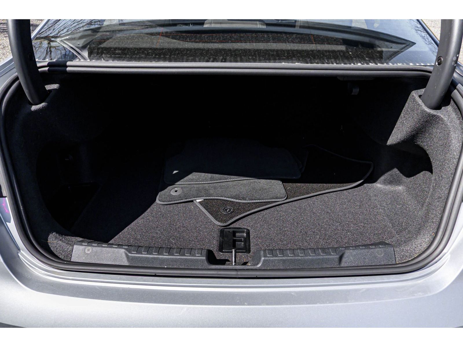 Vehicle image 18 of 25