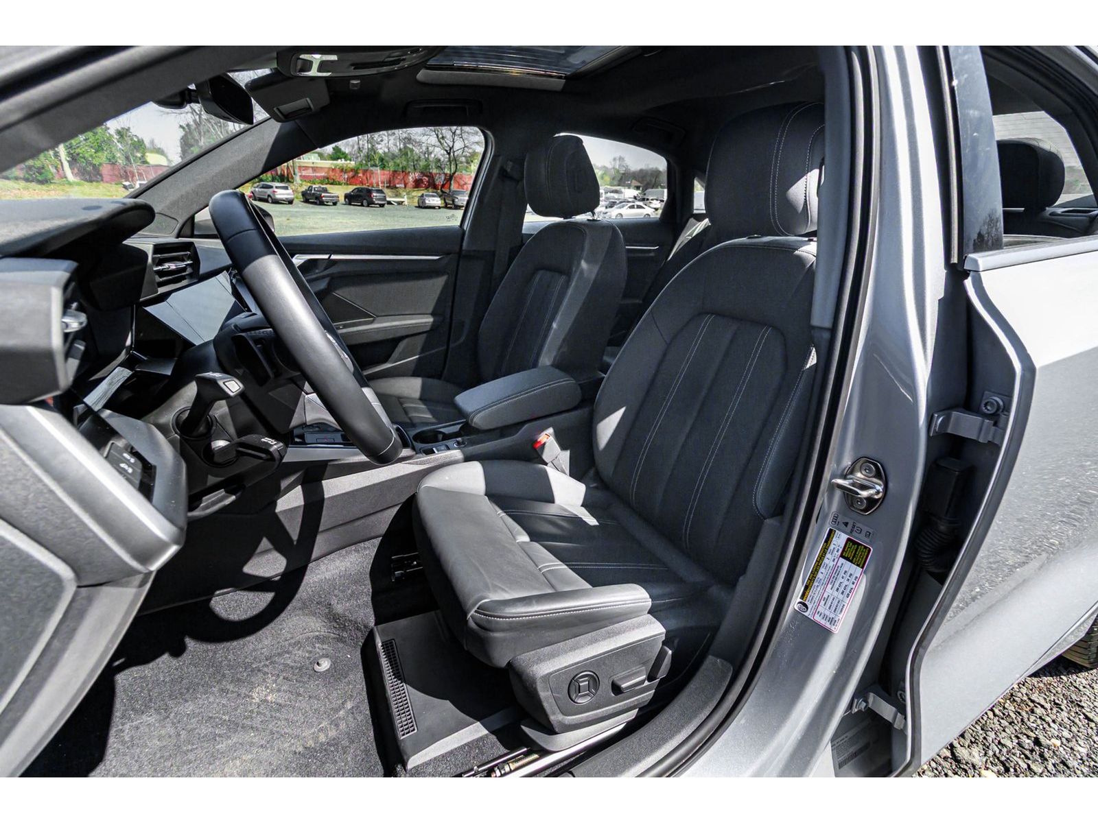 Vehicle image 13 of 25