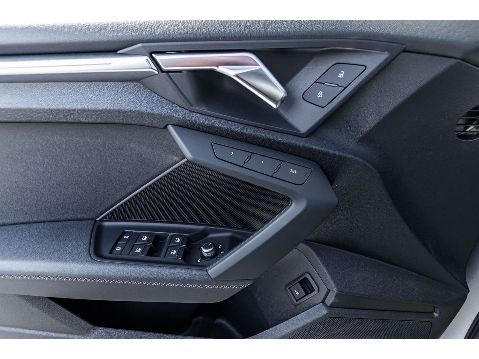 Vehicle image 24 of 25