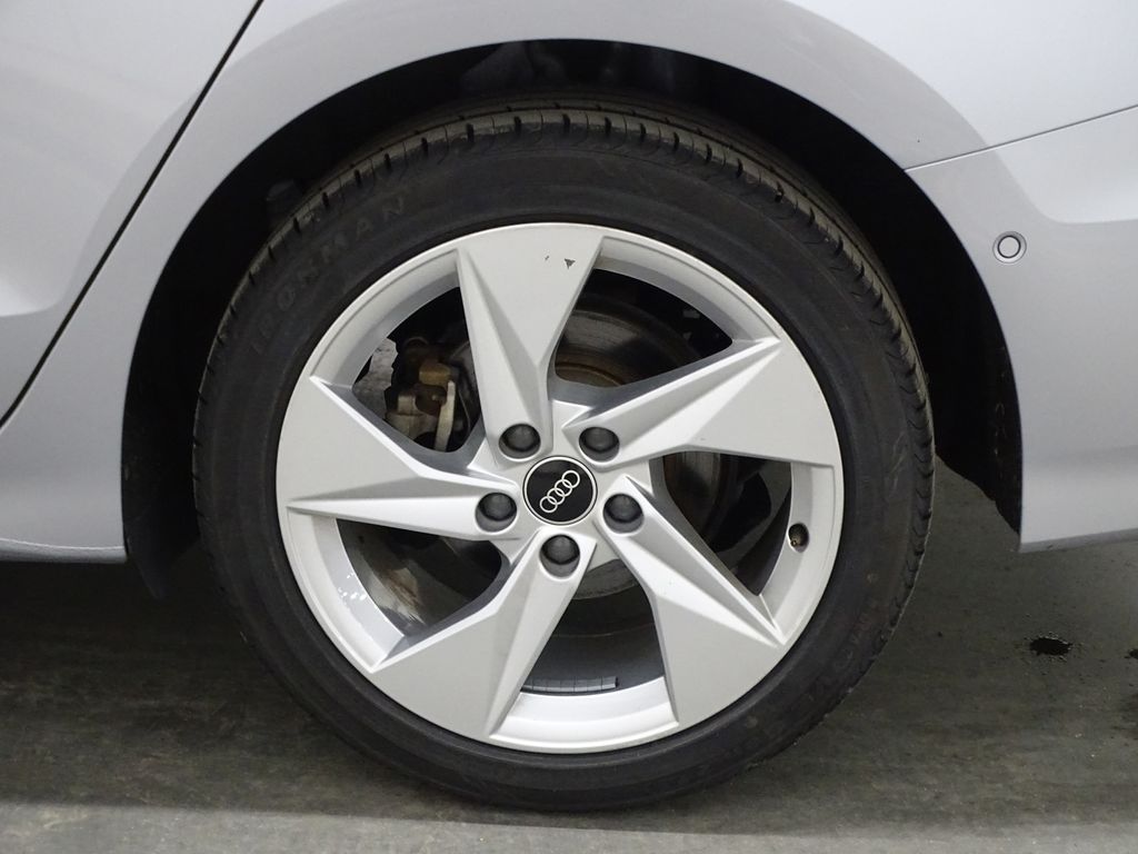 Vehicle image 7 of 44