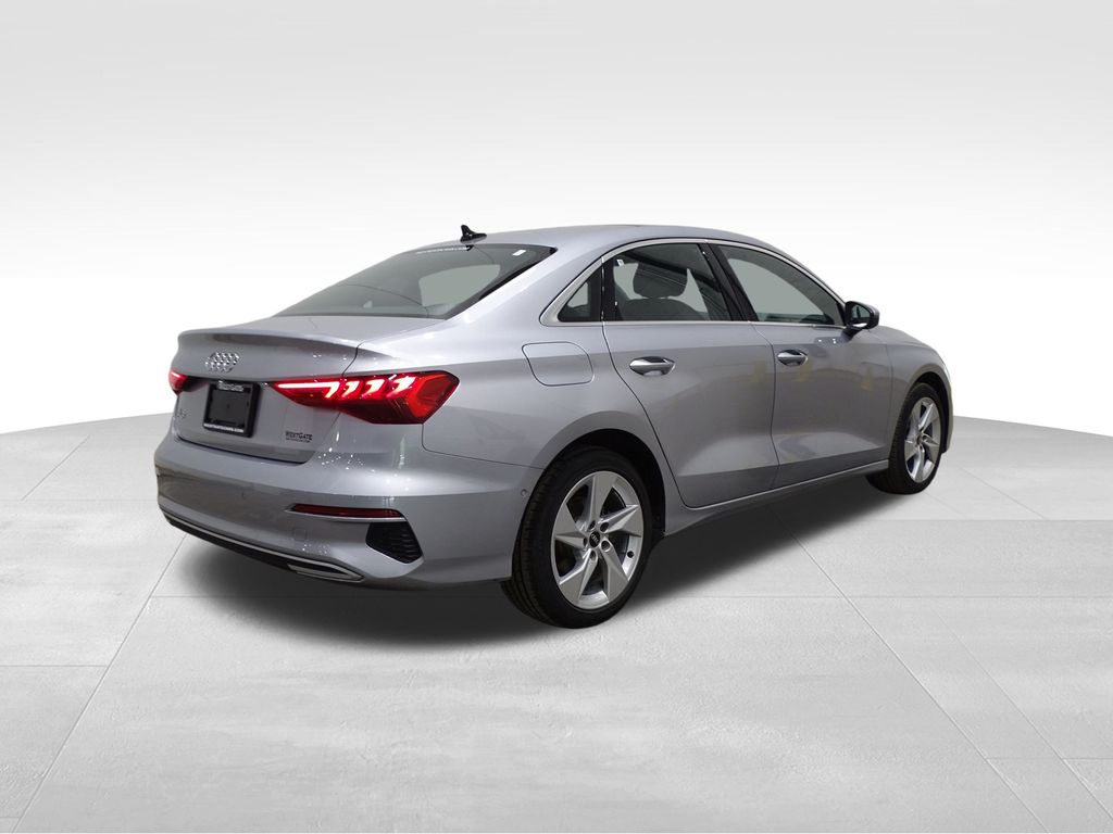Vehicle image 4 of 44