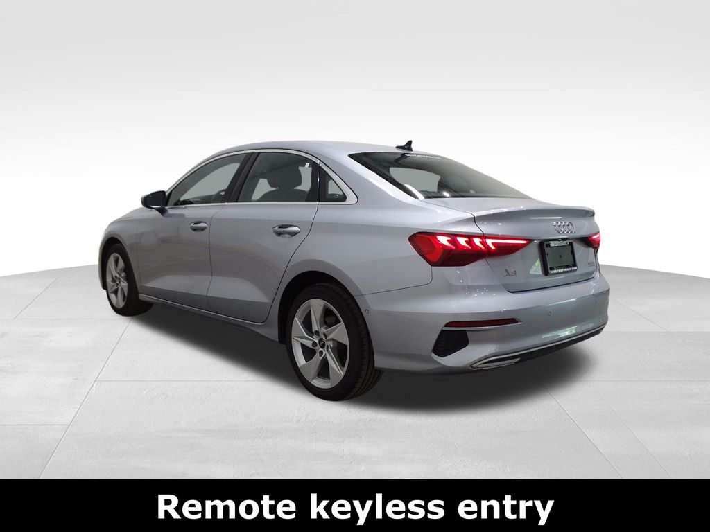 Vehicle image 6 of 44