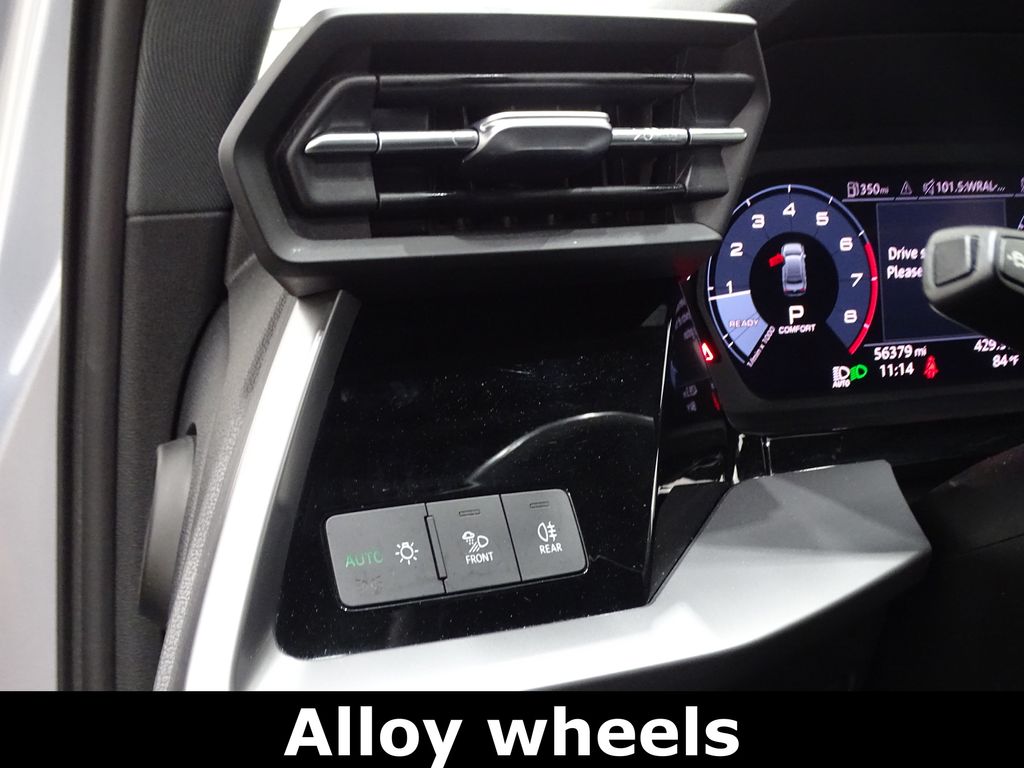 Vehicle image 20 of 44
