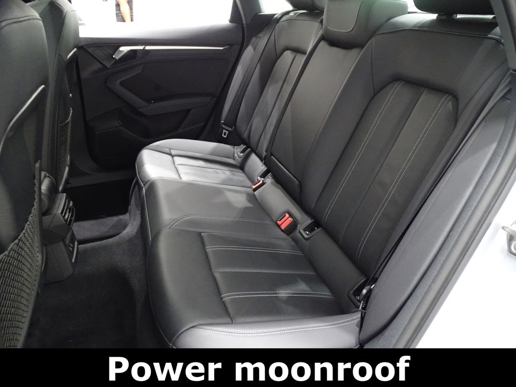 Vehicle image 11 of 44
