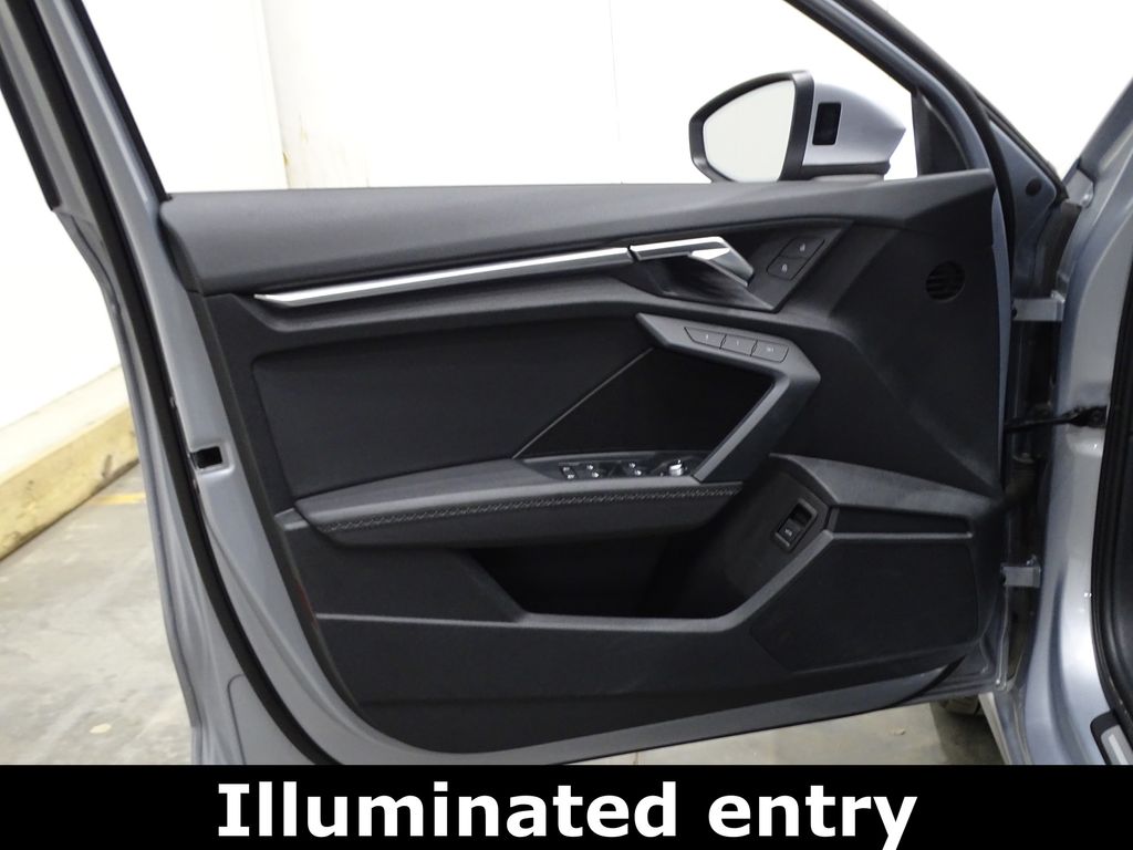 Vehicle image 28 of 44