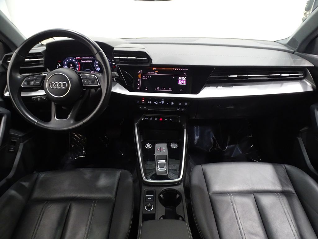 Vehicle image 14 of 44