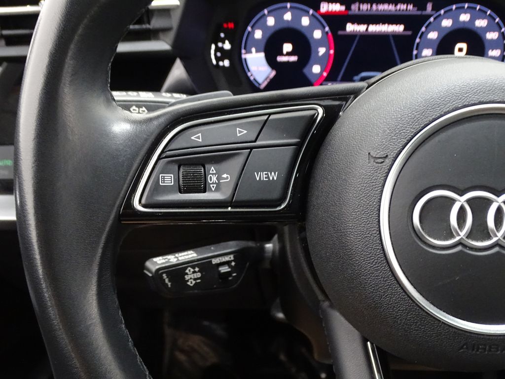 Vehicle image 17 of 44