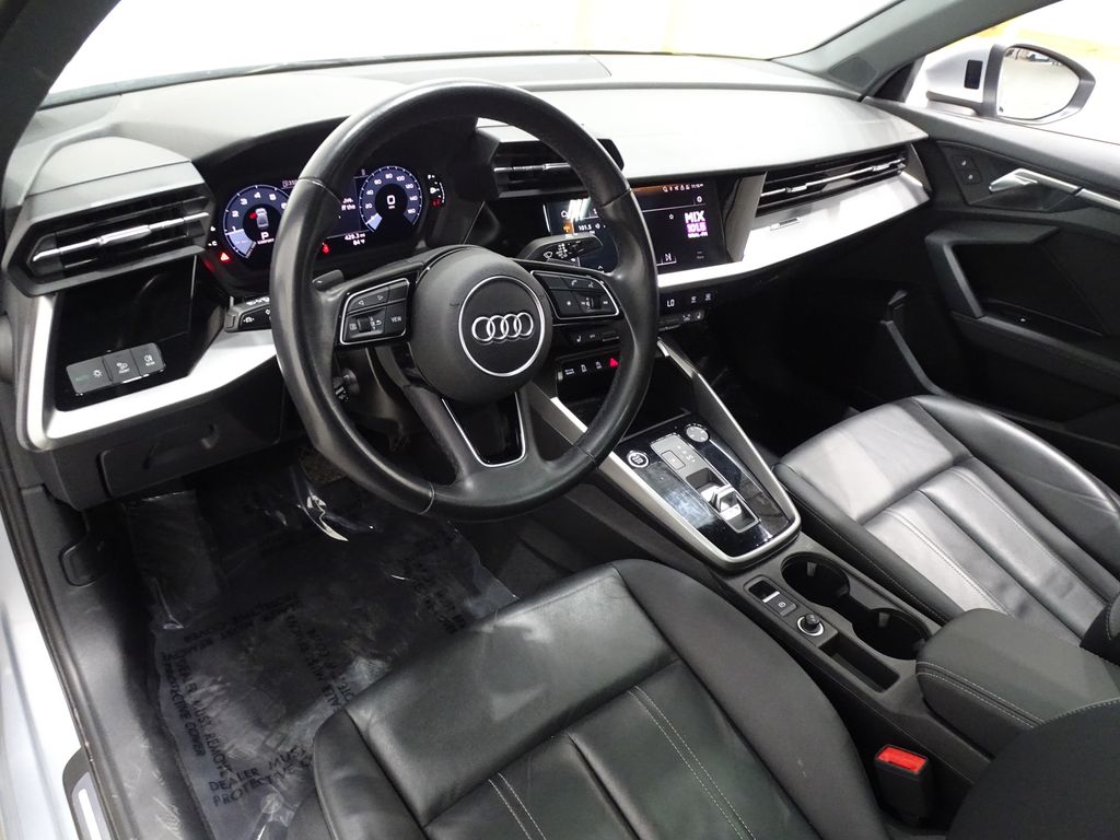 Vehicle image 15 of 44