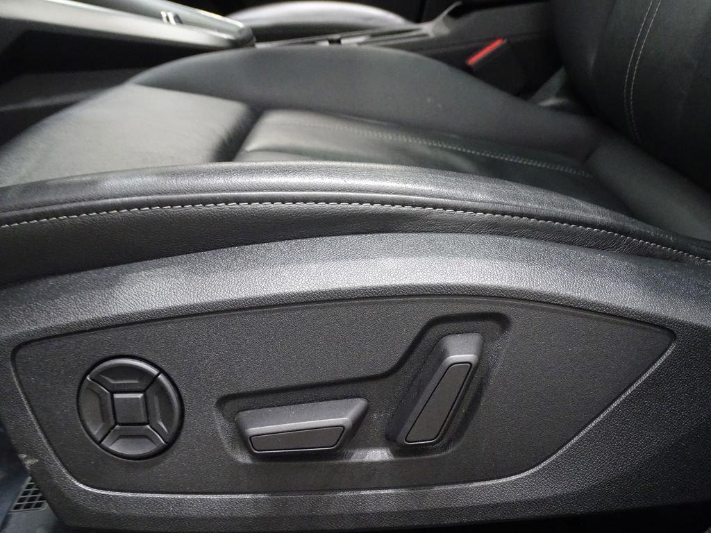 Vehicle image 43 of 44