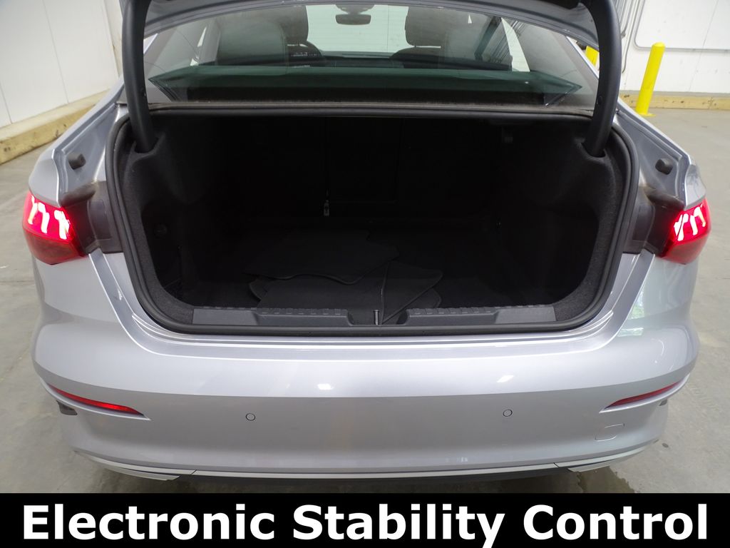 Vehicle image 10 of 44