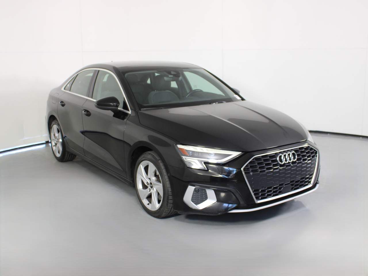 Vehicle image 3 of 17