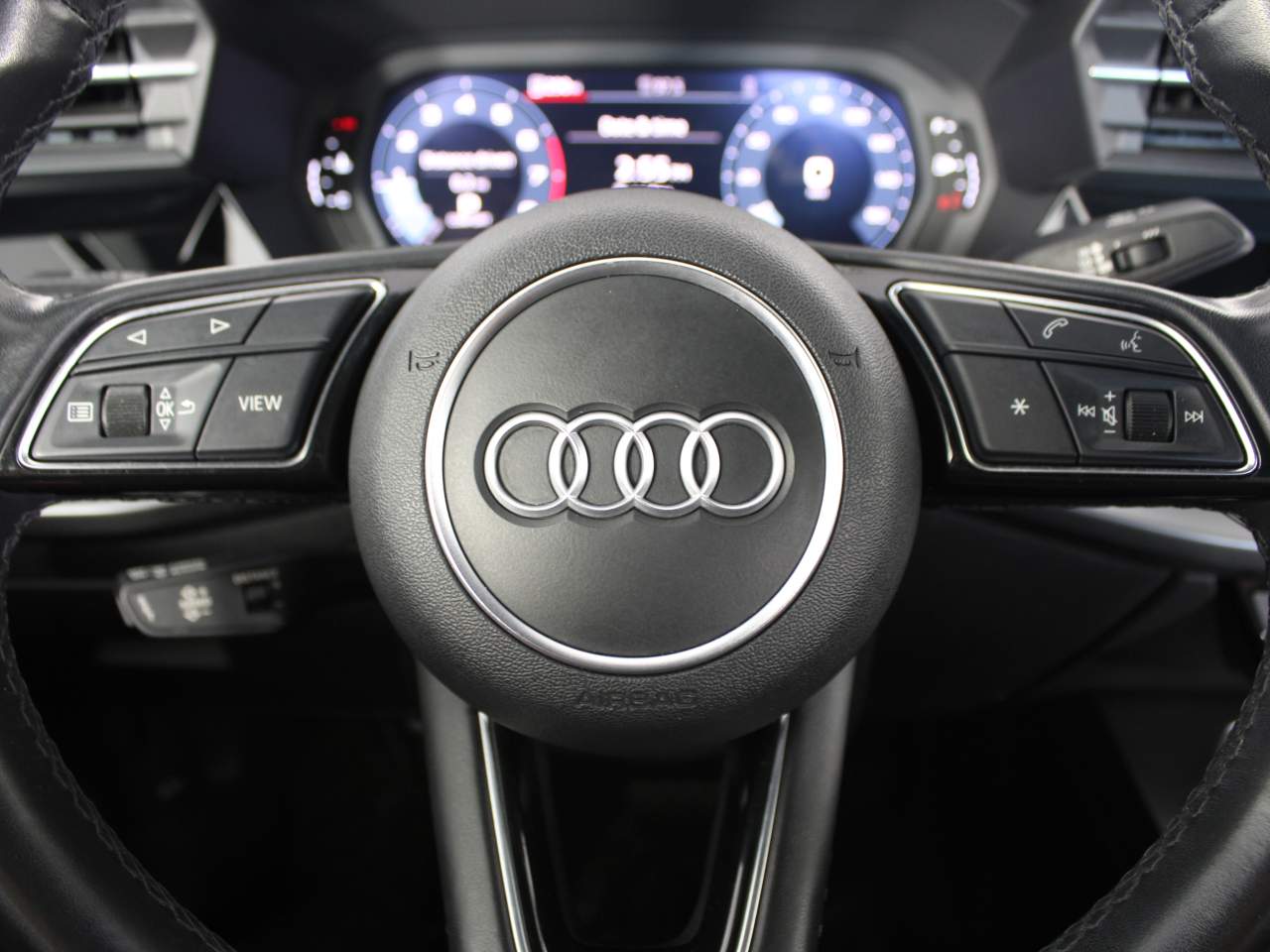 Vehicle image 13 of 17