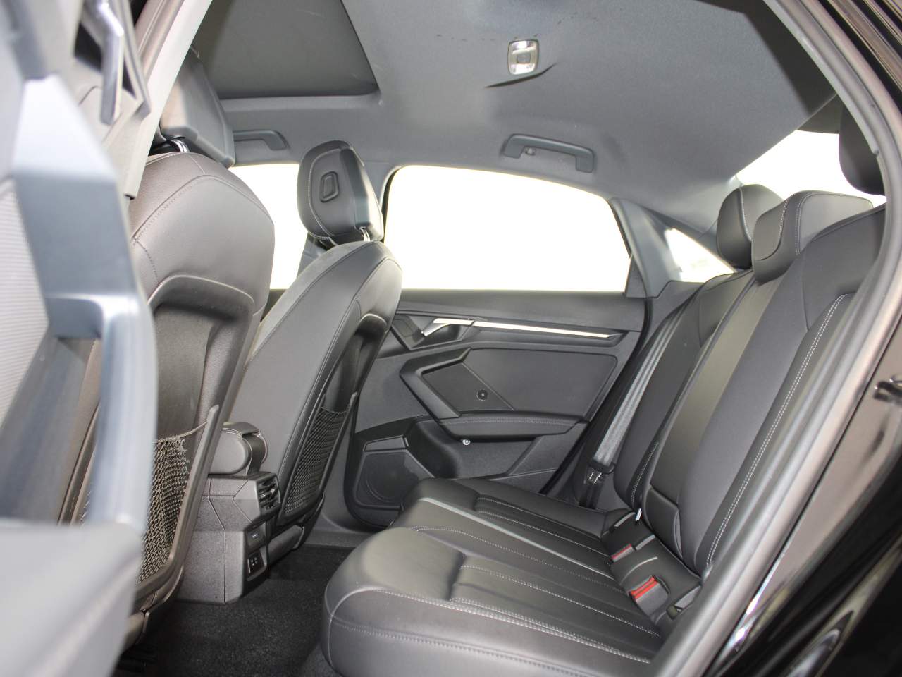 Vehicle image 9 of 17