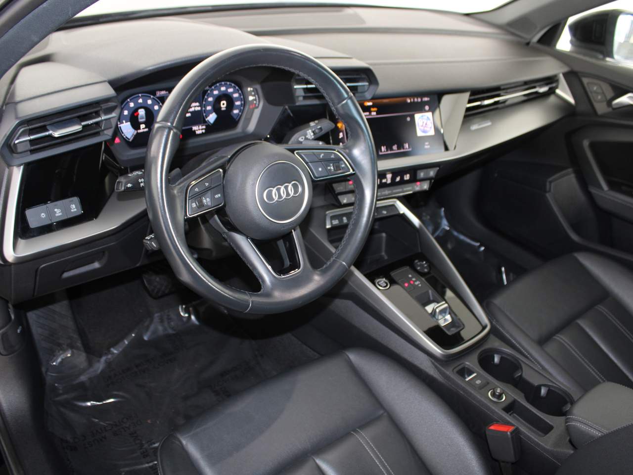 Vehicle image 11 of 17