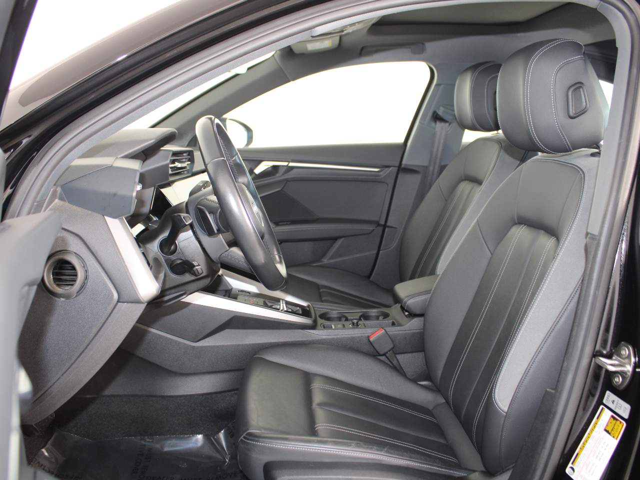 Vehicle image 10 of 17