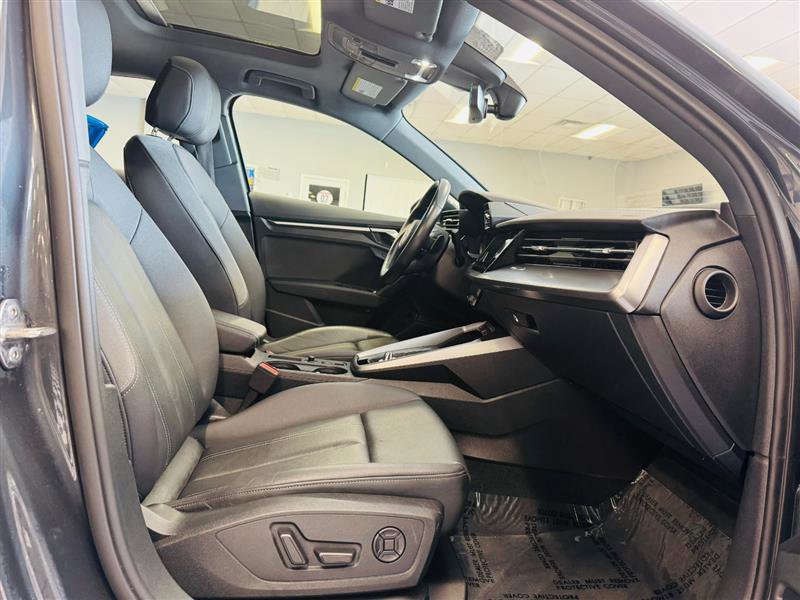 Vehicle image 14 of 27