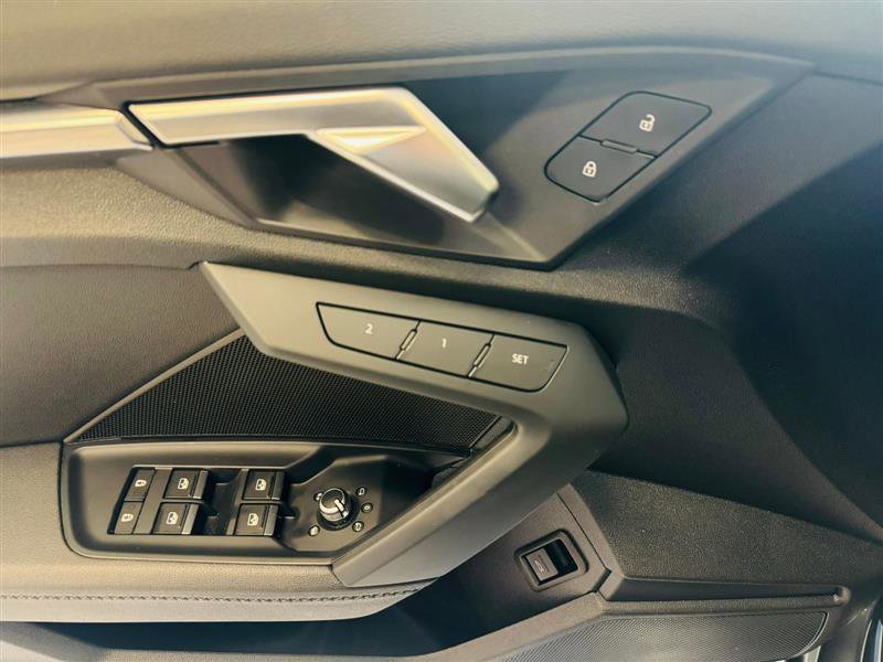 Vehicle image 23 of 27