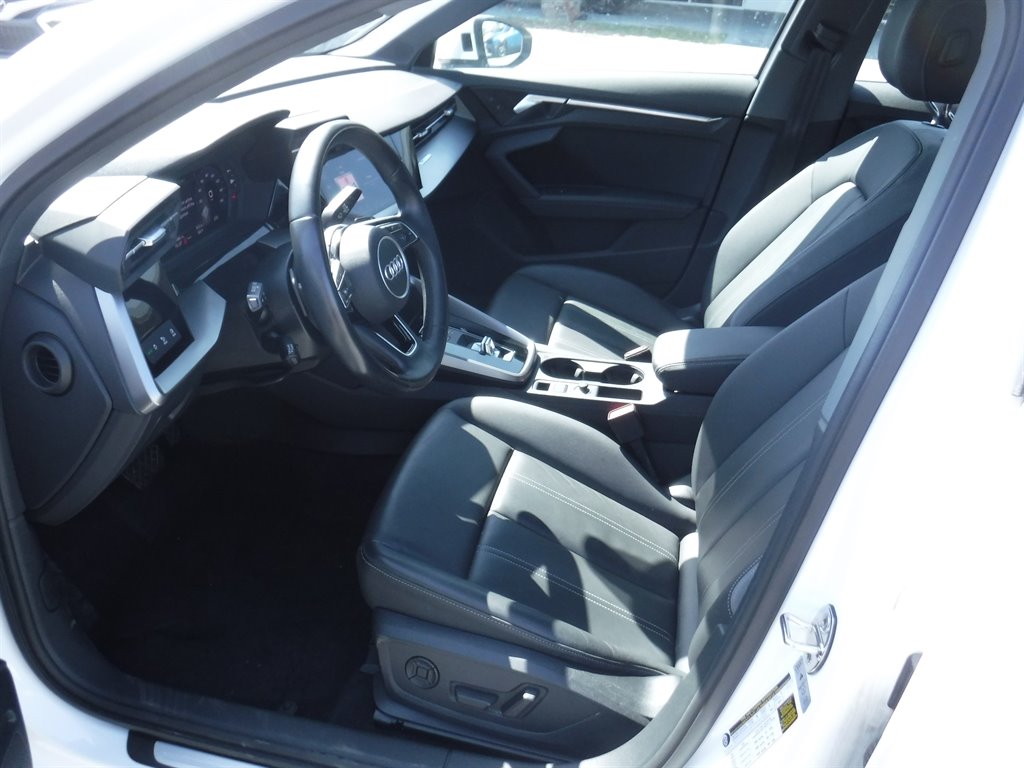 Vehicle image 8 of 18
