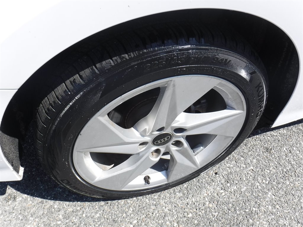 Vehicle image 6 of 18