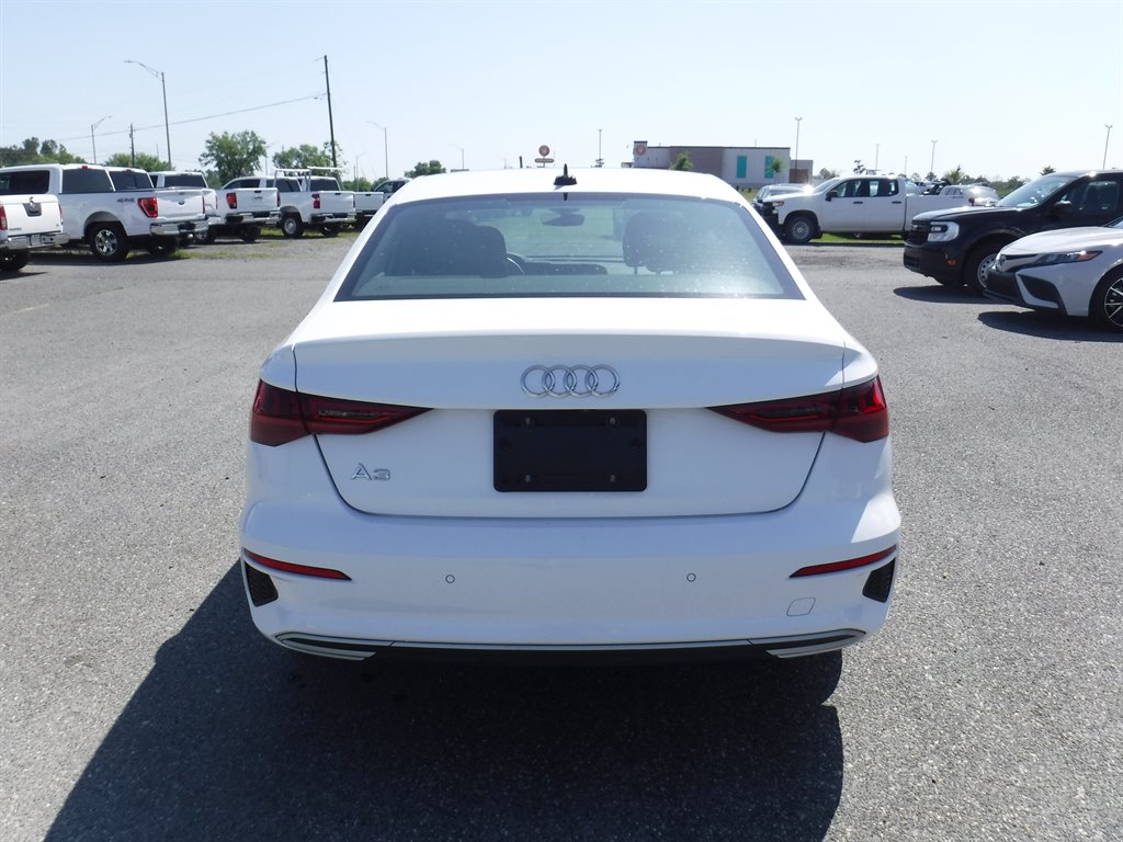 Vehicle image 4 of 18