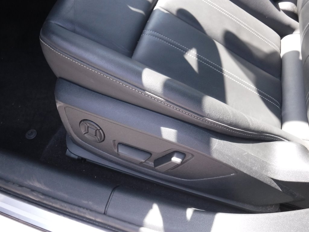 Vehicle image 9 of 18