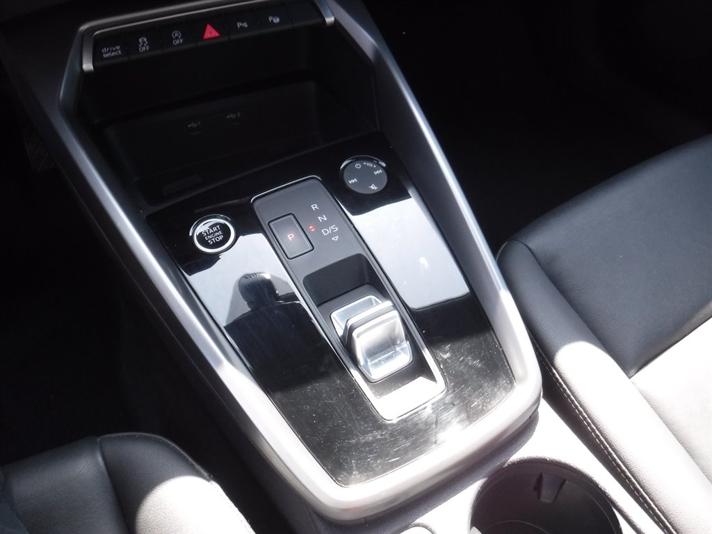 Vehicle image 11 of 18