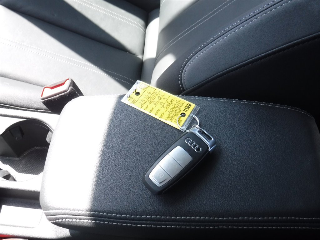 Vehicle image 17 of 18