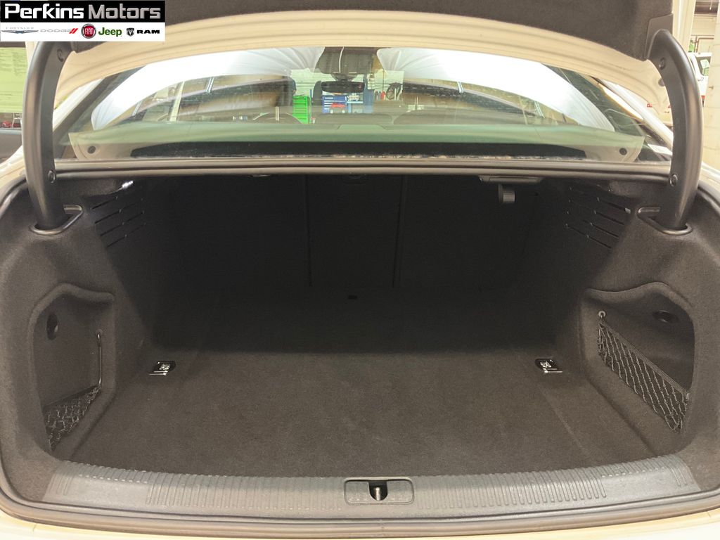 Vehicle image 11 of 16